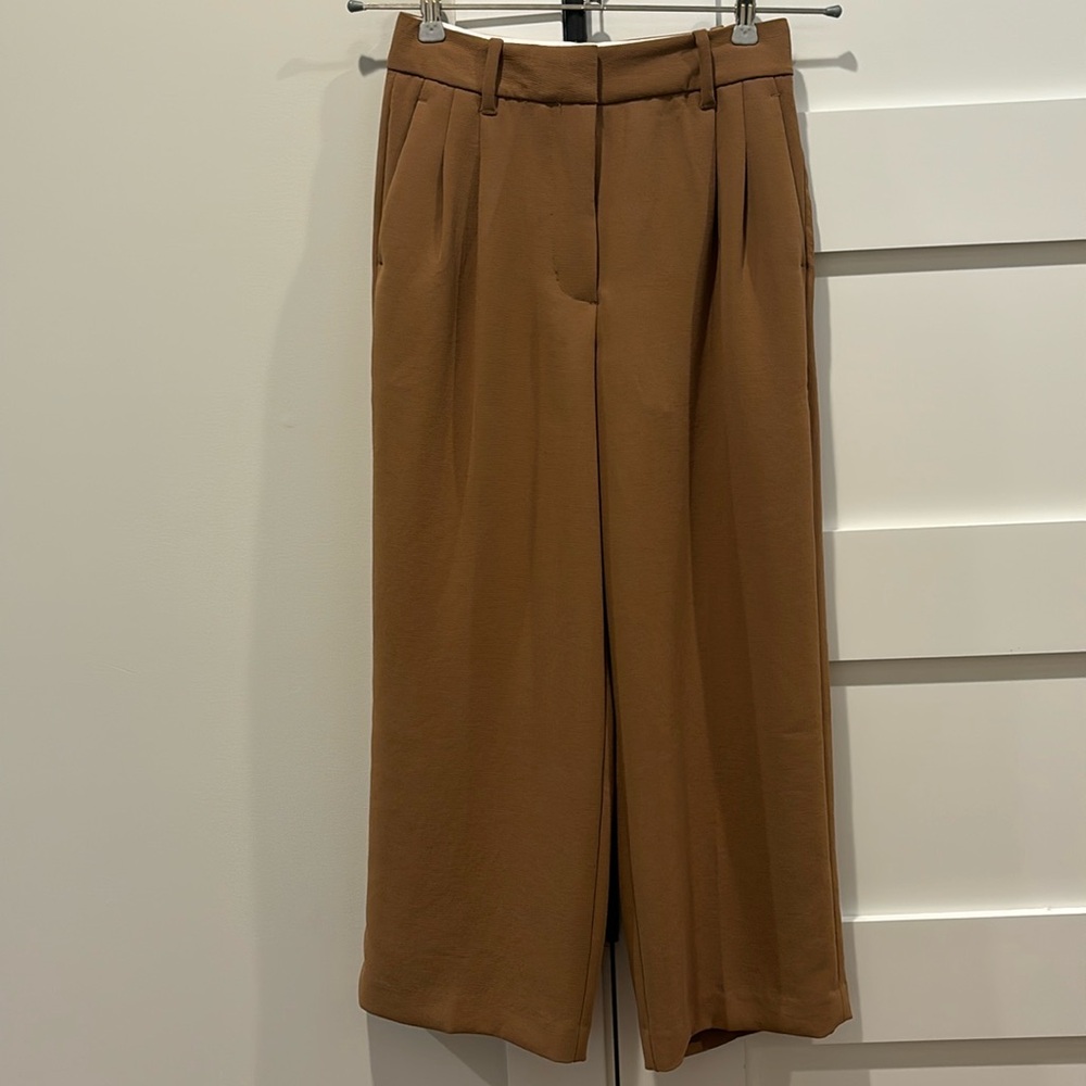 Aritzia Effortless pants cropped version - size 0